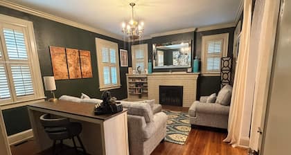 Old Cloverdale character with room to gather—and room to spread out.