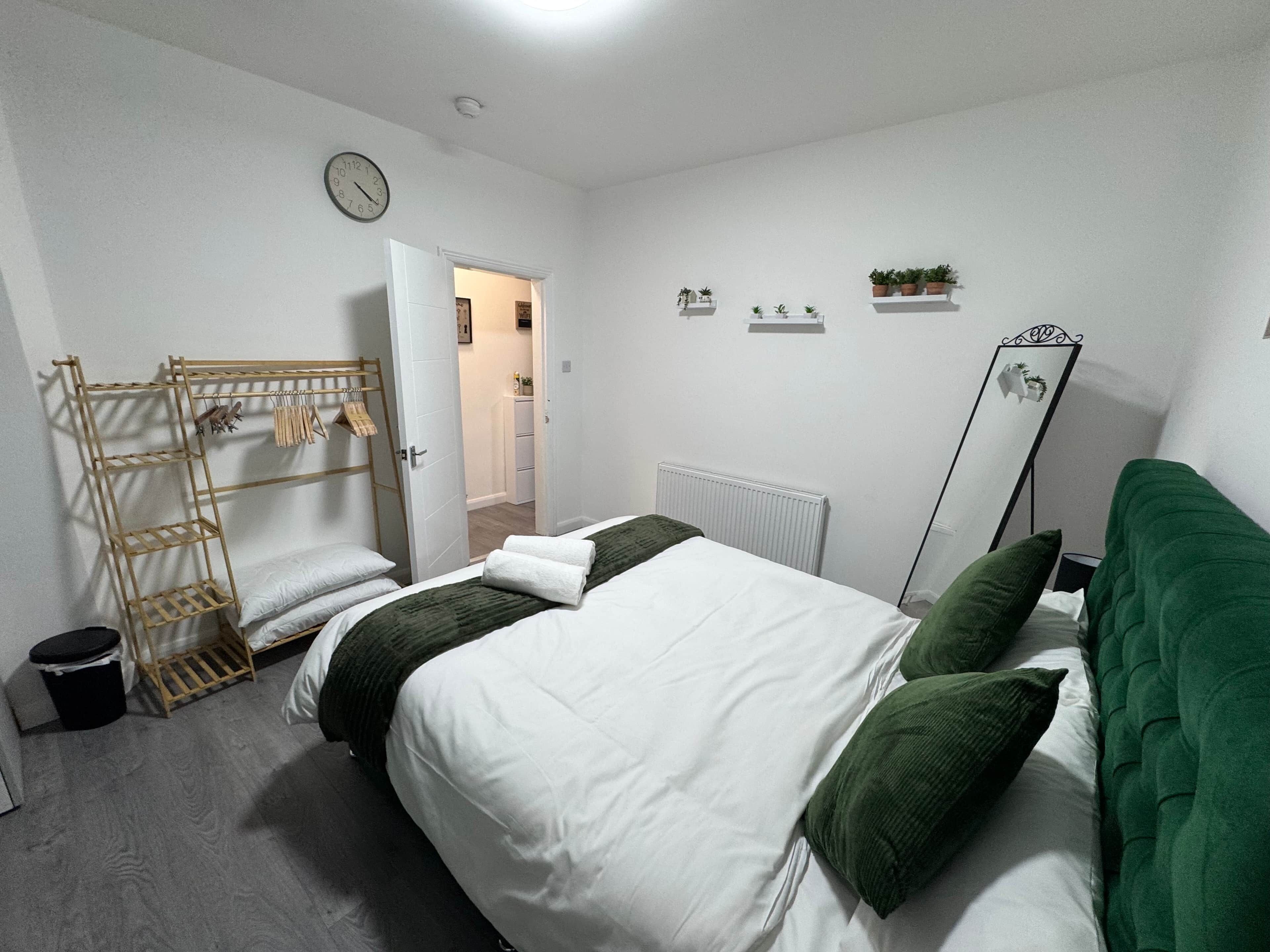 Iron/ironing board, WiFi, bed sheets