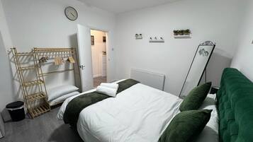 Iron/ironing board, WiFi, bed sheets