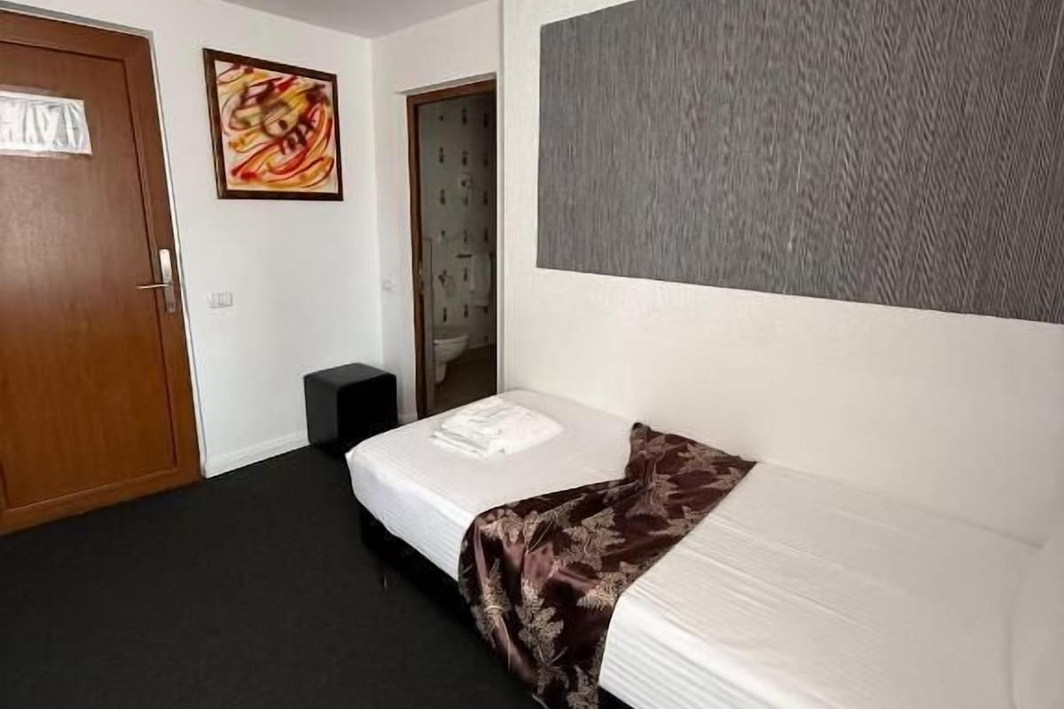 Quarto solteiro luxo | Wi-Fi de cortesia