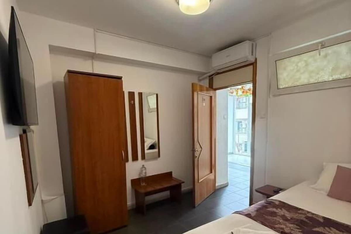 Quarto solteiro econômico | Wi-Fi de cortesia