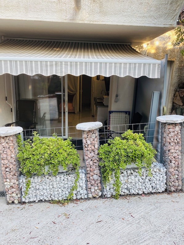Exterior detail - STUDIO APARTMENT 500 M FROM THE OCEAN AND ALL AMENITIES (Fréjus)