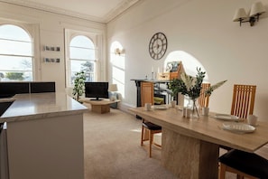 Unclassified image, 5 of 43, button - Sea Views, Free parking & Wi-Fi  Grade 2* Listed (Torbay)