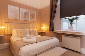 Unclassified image, 4 of 43, button - Sea Views, Free parking & Wi-Fi  Grade 2* Listed (Torbay)
