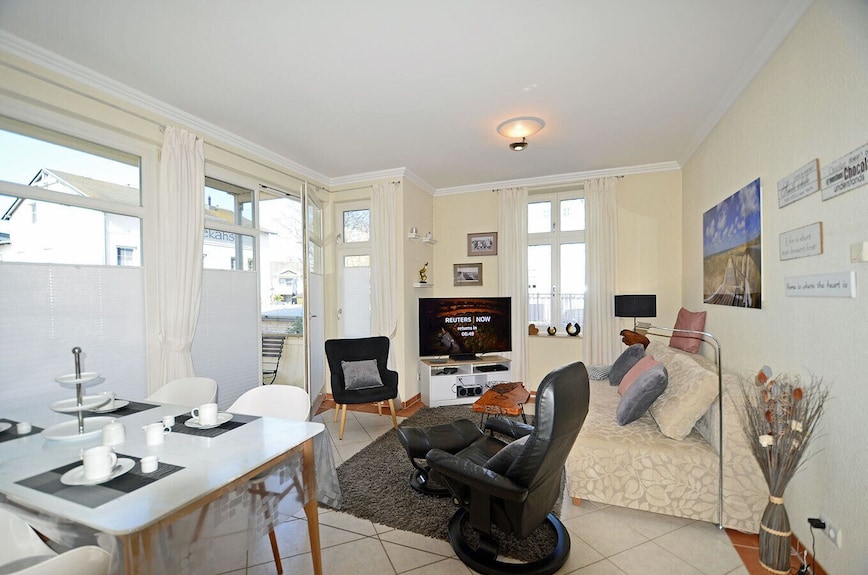 Nur 35m Zum Ostseesandstrand, Wlan, 2 Schlafzimmer, Bis 5 Personen Mit Balkon - Glowe