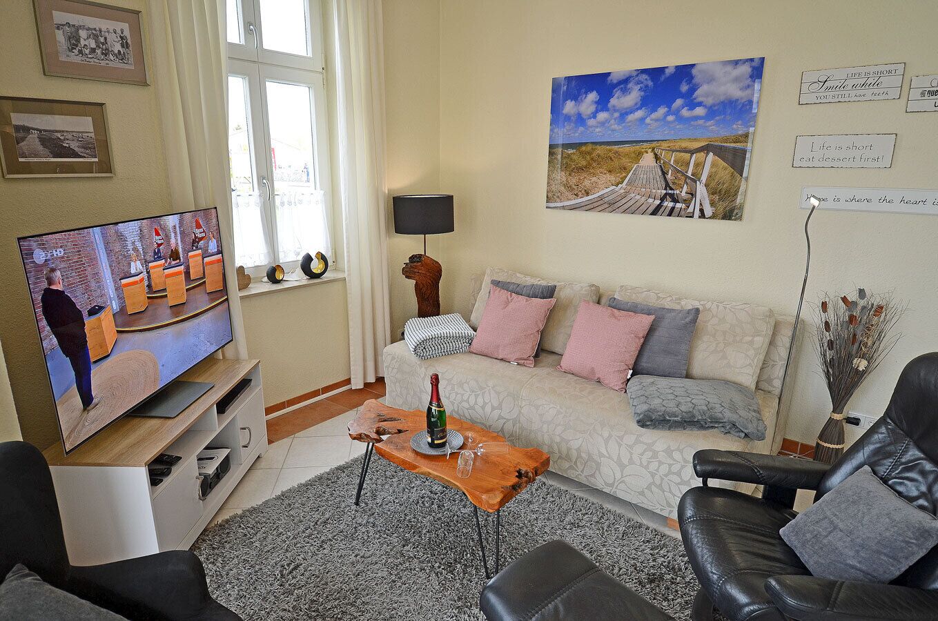TV, DVD-spiller, bordtennis og bøker