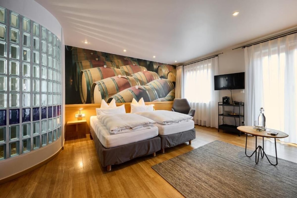 Quarto casal conforto, sacada, vista para o pátio | Roupas de cama antialérgicas, edredons de pluma, cofres nos quartos