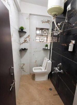 Shower, towels, soap, toilet paper - Voyaraz Shraddha Suites 303 (Nallurhalli, Whitefield, Bengaluru)