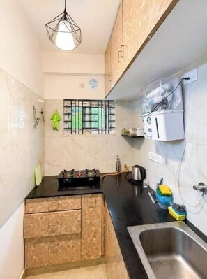 Private kitchen - Voyaraz Shraddha Suites 303 (Nallurhalli, Whitefield, Bengaluru)
