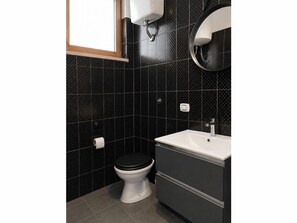 Shower, bidet - Cozy Stay near Torre Talao & Historic Centre (Scalea)