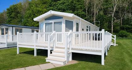 Park 3 Bed Lodge- Sleeps 6- Parking- Wifi