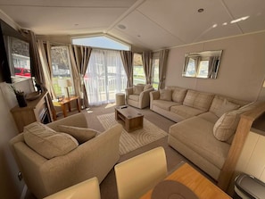 Living area - 3 Bed Lodge- Sleeps 6- Decking- Parking- Wifi (Dunbar)