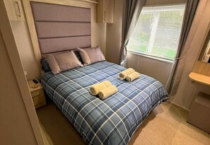 Room - 3 Bed Lodge- Sleeps 6- Decking- Parking- Wifi (Dunbar)