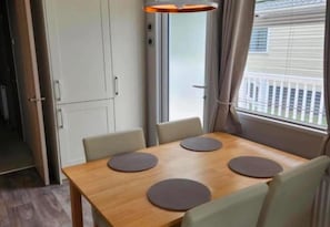 Dining - 3 Bed Lodge- Sleeps 6- Decking- Parking- Wifi (Dunbar)