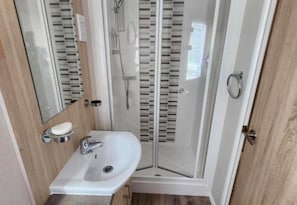 Bathroom - 3 Bed Lodge- Sleeps 6- Decking- Parking- Wifi (Dunbar)