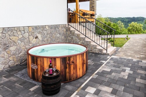 Apartment 'Stone and Wood' with Whirlpool and Children's Playground