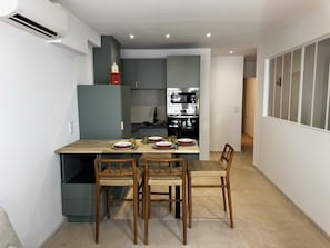 Dining - Saint-Tropez - Chic and Cozy Apartment in Nouveau Port (Saint-Tropez)