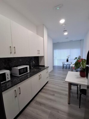 Standard Shared Dormitory, Mixed Dorm | Private kitchen - Albergue Adventus (Padrón)