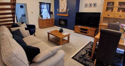 House Sleeps 5 With Parking and Garden