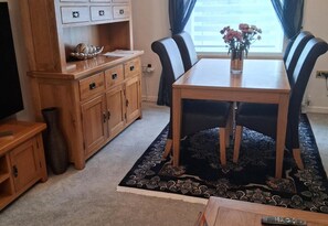 Dining - House Sleeps 5 With Parking and Garden (Newport)