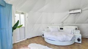Tenda Classic, 1 letto king, vista piscina | Una scrivania, postazione laptop, Wi-Fi gratuito