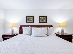 Room - Streamview Condo Pool, Wifi, Walking Distance to Gatlinburg (Gatlinburg)
