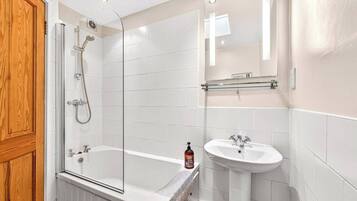 House, 3 Bedrooms, Smoking, Patio | Bathroom