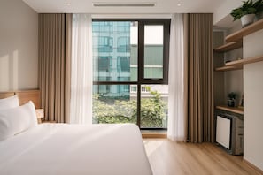 Junior Apartment, 1 King Bed, City View | In-room safe, desk, laptop workspace, soundproofing - Mandore Living Suite (Hanoi)