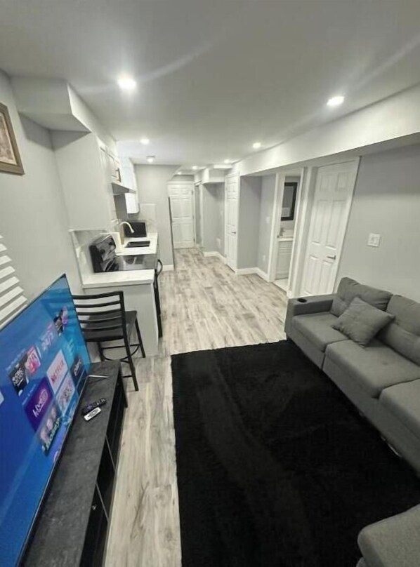 Interior - 1 bedroom basement unit separate entrance. (Kitchener)