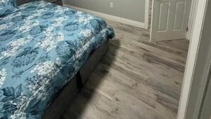 1 bedroom, iron/ironing board, WiFi, bed sheets - 1 bedroom basement unit separate entrance. (Kitchener)