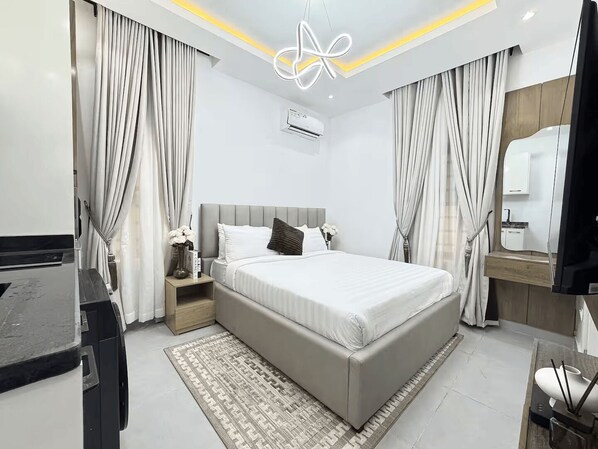 Room - Modern Studio Apartment in Victoria Island with Pool, Fast Wi-Fi & 24/7 Power (Lagos)