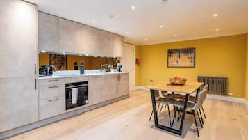 Coffee/tea maker, fridge, microwave, oven