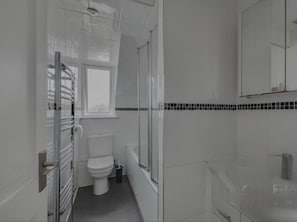 Unclassified image, 5 of 10, button - House Sleeps 2 With Parking and Lake Access (Plymouth)