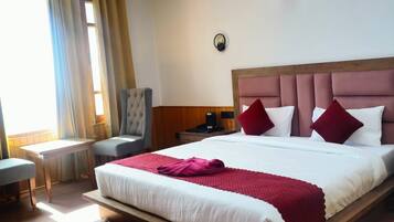 Habitación doble, vista a la colina | Escritorio y wifi gratis