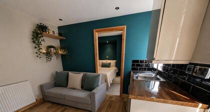Apartment Sleeps 4 - Town Centre & Near Beach