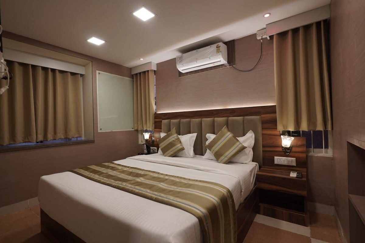 Classic Double or Twin Room | Desk, laptop workspace, WiFi (free)