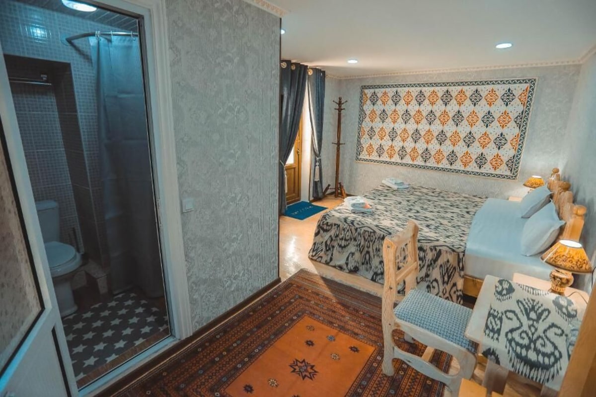 Double Room, City View | Soundproofing, iron/ironing board, WiFi (free)