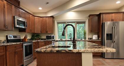Woodland Chalet · Sleeps 20 · Indoor Pool · 2 Hot Tubs · Theater · Dock Slip