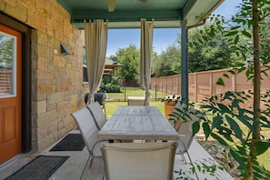 House - 3BR 12 Mins to Kalahari BBQ Private Patio (Round Rock)