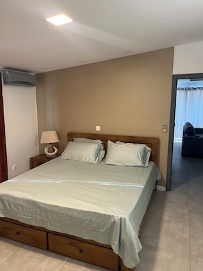 Appartamento, balcone, vista città