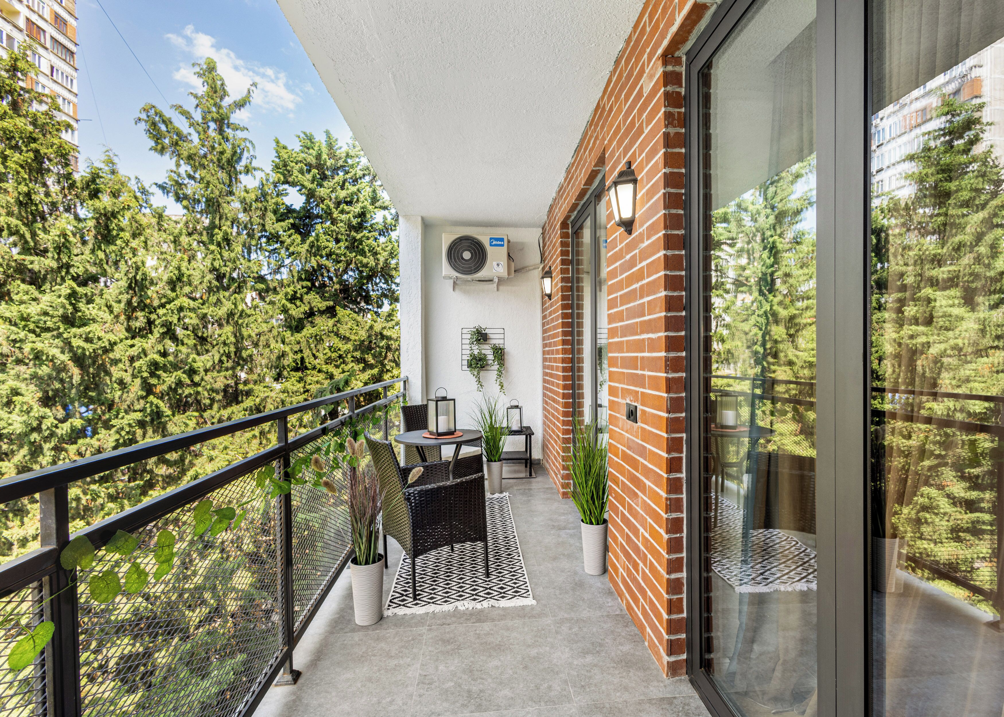 Apartamento, vistas al patio | Restaurante al aire libre
