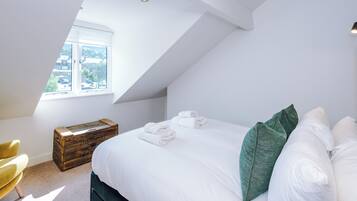Iron/ironing board, Internet, bed sheets