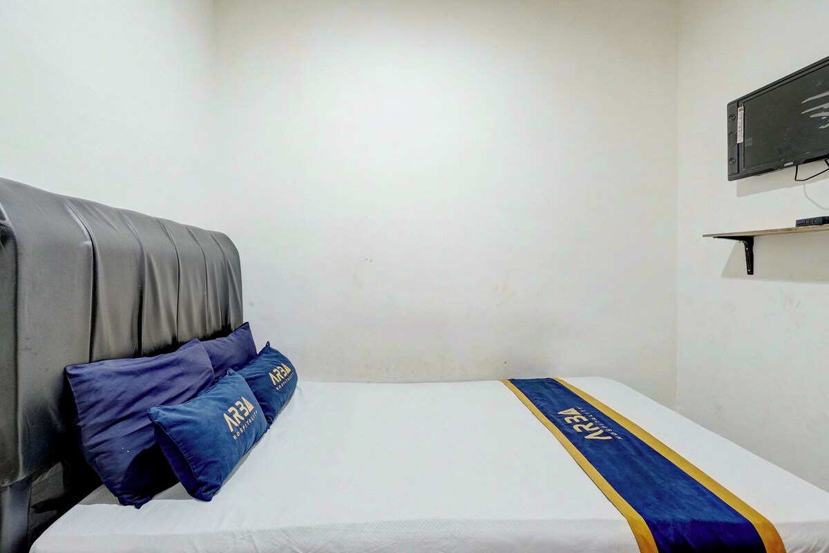 WiFi (free), bed sheets