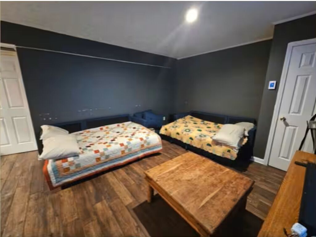 1 bedroom, iron/ironing board, WiFi (free), bed sheets