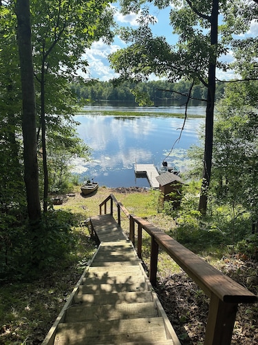 NEW - Cardinal Cabin — Your Lakeside Escape on Long Lake