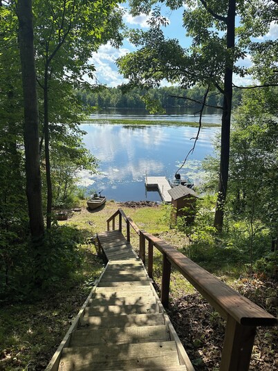 NEW - Cardinal Cabin — Your Lakeside Escape on Long Lake