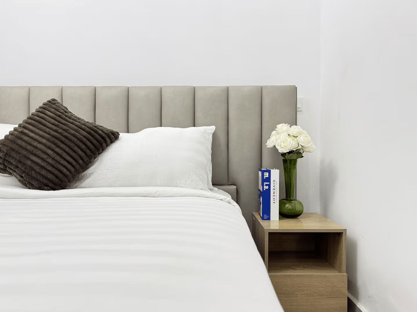 Lovely Studio Apartment In Victoria Island With Pool, Fast Wi-fi & 24/7 Power - Lagos