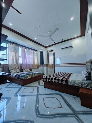 Family Double Room - Hotel Gayatri Dham Near Prem Mandir (Vrindavan)
