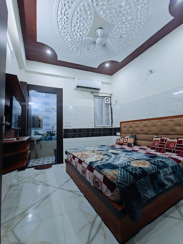 Deluxe Room - Hotel Gayatri Dham Near Prem Mandir (Vrindavan)