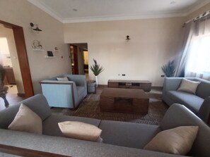 Unclassified image, 5 of 20, button - Cosy 4-bedroom bungalow in charming Jinja near the source of the Nile. (Jinja)